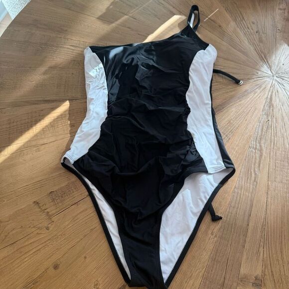 Black and white cross cross back one piece swimsuit size large - Picture 1 of 4